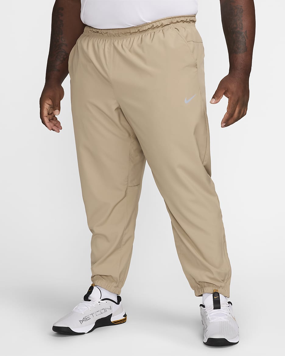 Pants Dri-FIT entallados versátiles para hombre Nike Form - Caqui/Negro