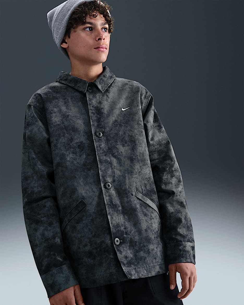 Nike Sportswear Metro Ground Button-Down-Oberteil (ältere Kinder, Jungen) - Schwarz/Weiß