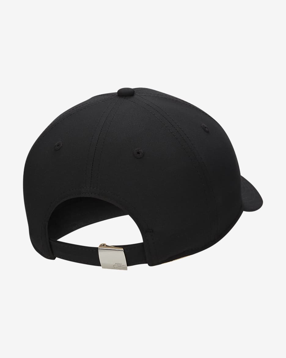 Gorra con logotipo de metal y estructura Nike Dri-FIT Club - Negro/Plata metalizado