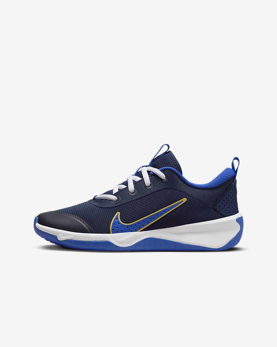 Nike Omni Multi-Court for innendørsbane/gate til store barn - Midnight Navy/Saturn Gold/Hvit/Hyper Royal