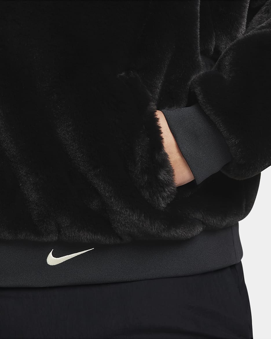 Damska dwustronna kurtka typu bomberka ze sztucznego futra Nike Sportswear (duże rozmiary) - Czerń/Coconut Milk