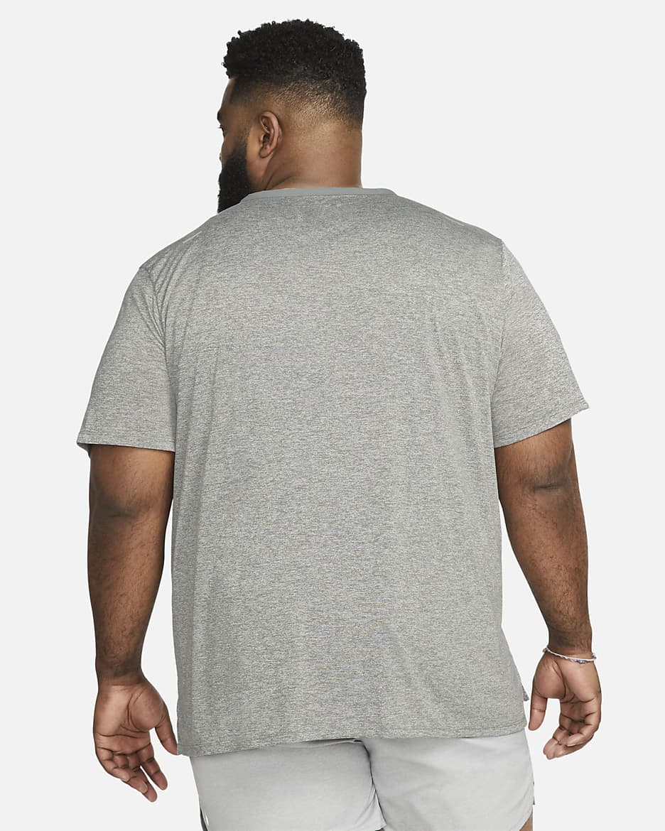 Nike Rise 365 Dri-FIT Kurzarm-Laufoberteil für Herren - Smoke Grey/Heather