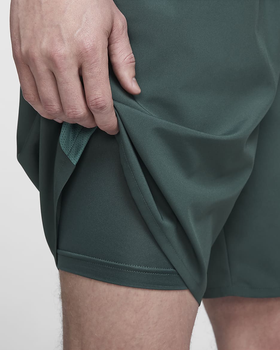 Nike Challenger Dri-FIT 2-in-1-Laufshorts für Herren (ca. 18 cm) - Vintage Green/Bicoastal/Schwarz