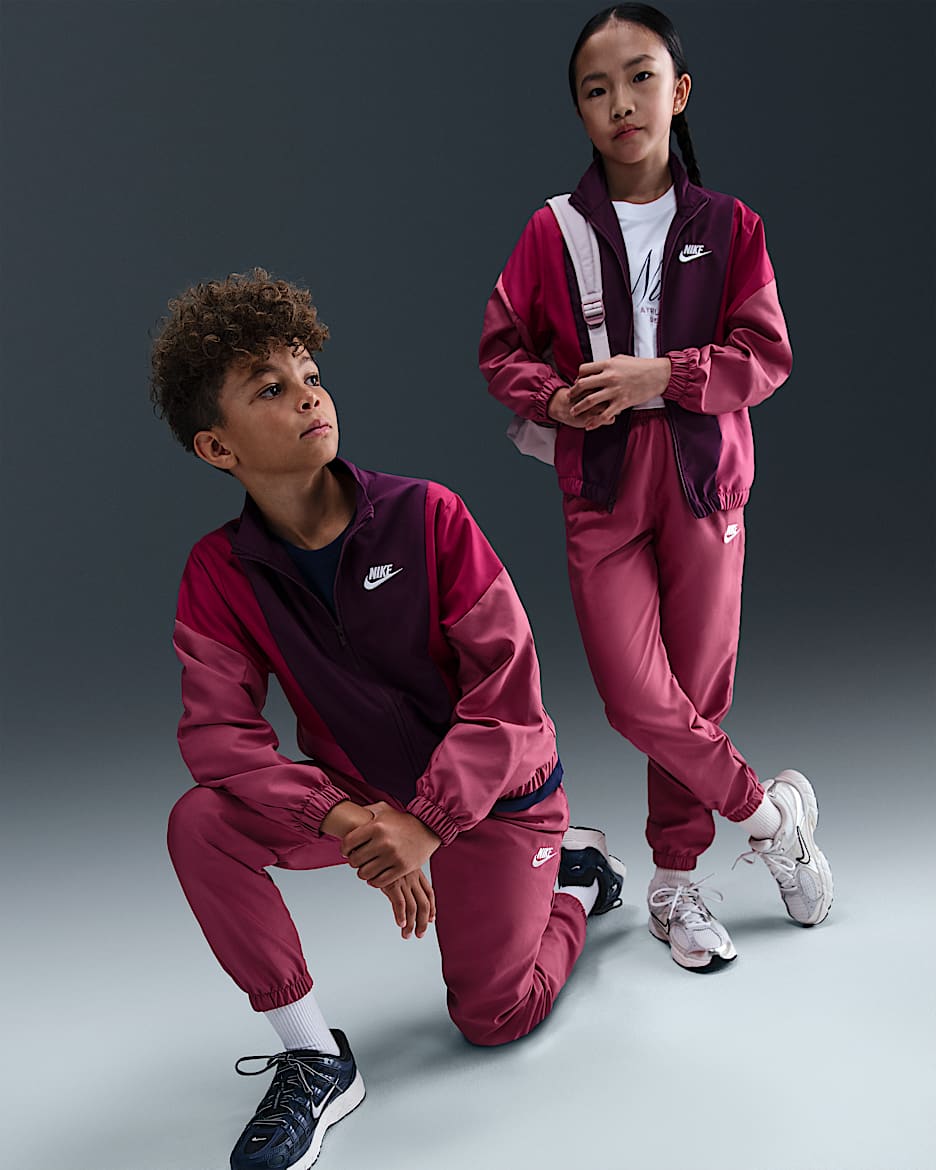 Tkaná tepláková souprava Nike Sportswear pro větší děti - Sweet Beet/Bordeaux/Noble Red/Bílá