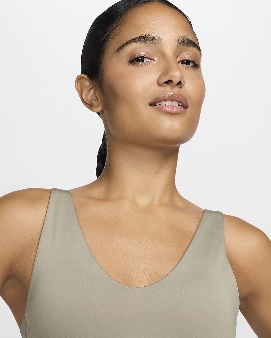 Brassière de sport rembourrée à maintien normal Nike Pro Indy Plunge pour femme - Light Army/Light Orewood Brown/Blanc