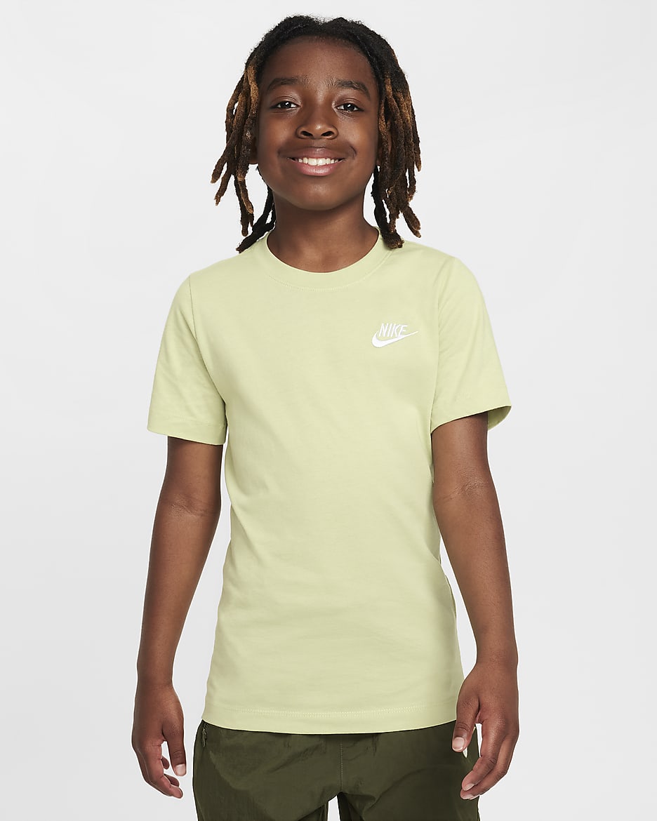 Nike Sportswear-T-shirt til større børn - Olive Aura/hvid