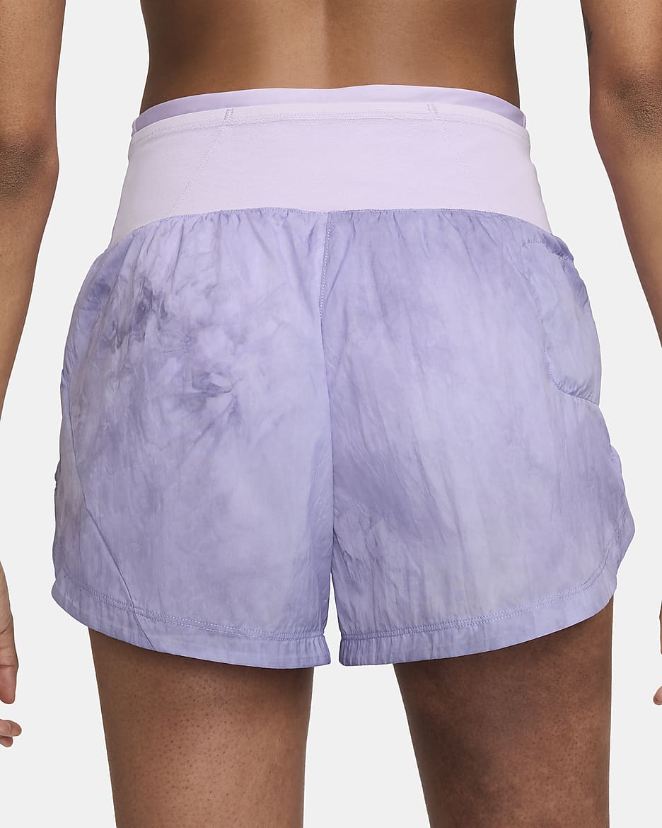 Dámské 8cm běžecké kraťasy Nike Trail Repel se středně vysokým pasem a všitými kalhotkami - Lilac Bloom/Court Purple/Court Purple