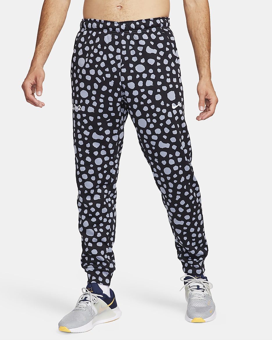 Pants de fitness entallados con estampado para hombre Nike Therma-FIT Studio '72 - Pizarra cenizo/Pizarra cenizo/Blanco