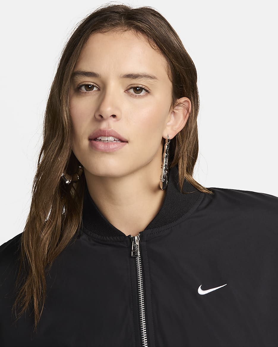 Γυναικείο bomber τζάκετ σε φαρδιά γραμμή Nike Sportswear Essential - Μαύρο/Λευκό