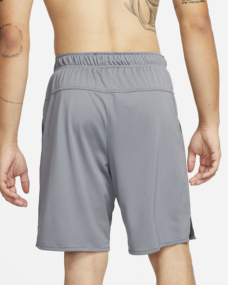 Ofodrade mångsidiga shorts Nike Totality Dri-FIT 23 cm för män - Smoke Grey/Svart/Smoke Grey/Svart