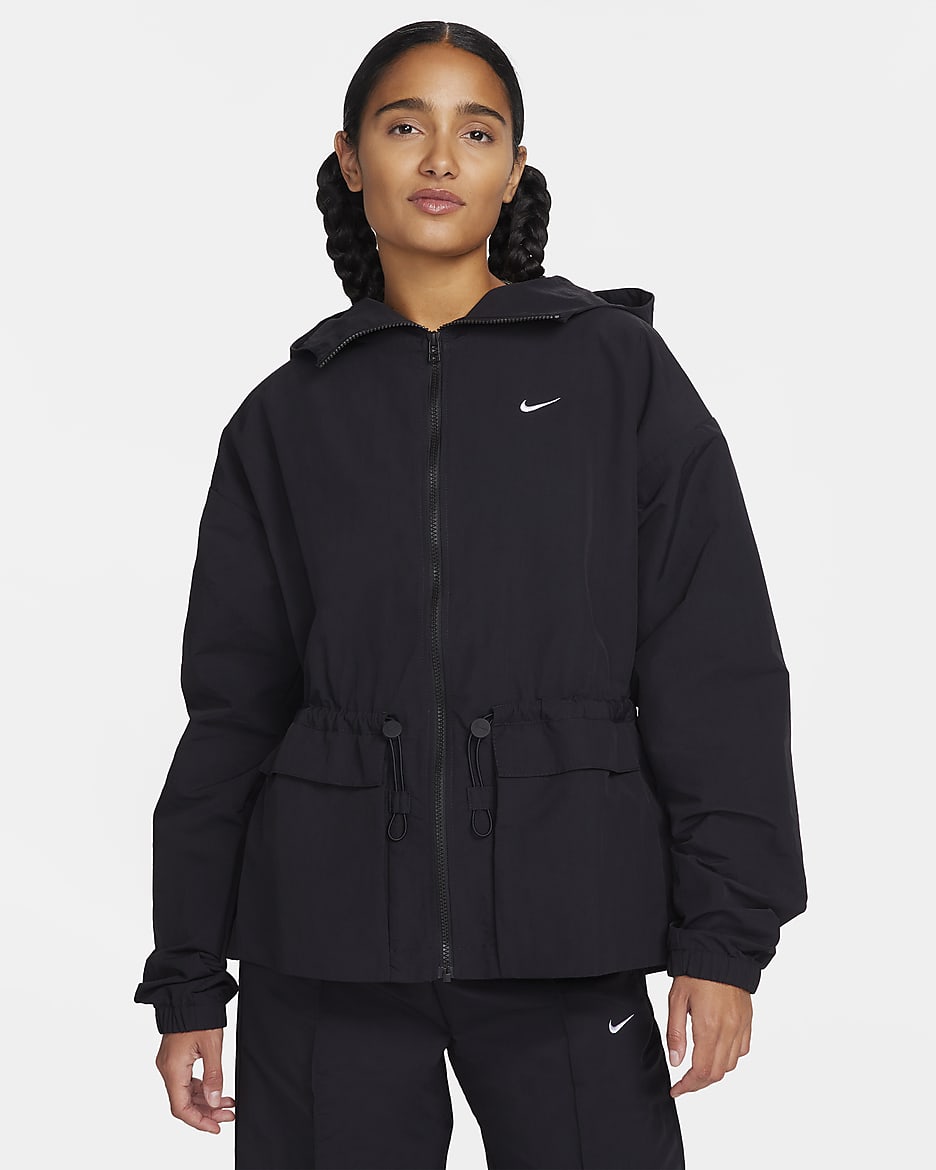 Chamarra con gorro oversized para mujer Nike Sportswear Everything Wovens - Negro/Blanco