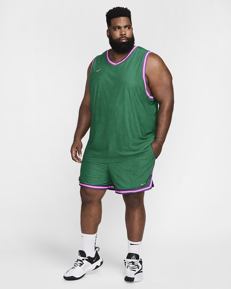 Giannis Pantalón corto de baloncesto de 15 cm Dri-FIT DNA - Hombre - Malachite/Purple Cosmos/Playful Pink