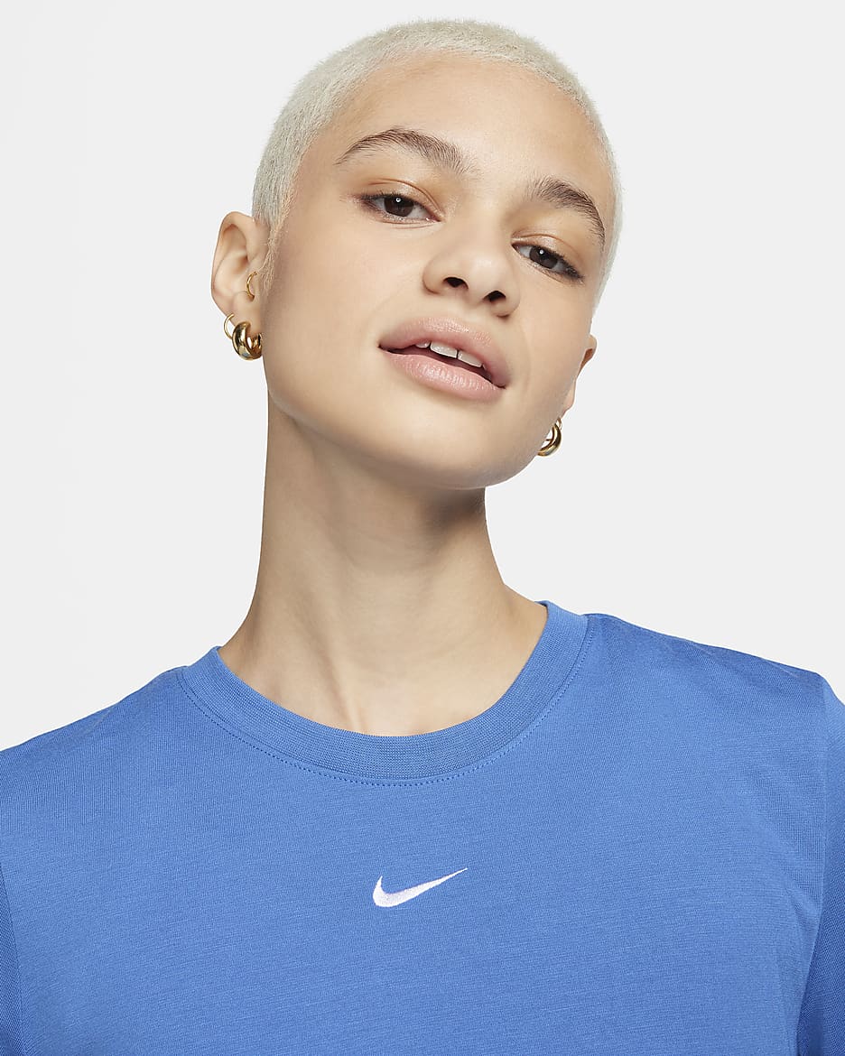 T-shirt recortada estreita Nike Sportswear Essential para mulher - Azul Star