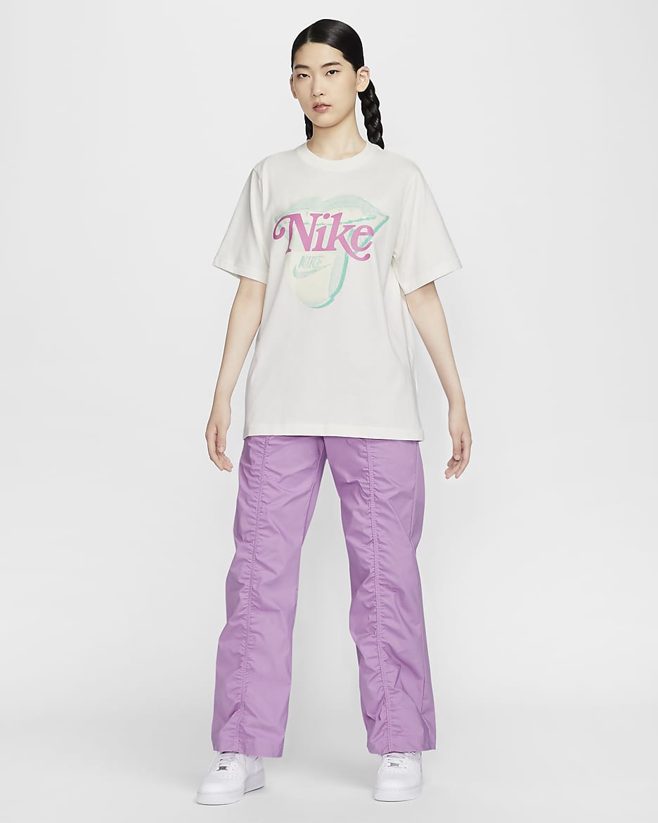 เสื้อยืดผู้หญิง Nike Sportswear Essential - Sail