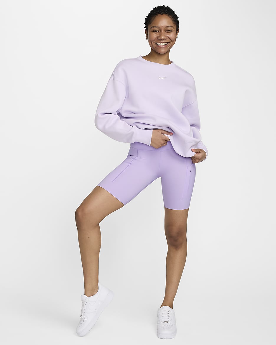 Nike Go sykkelshorts med fast støtte, mellomhøyt liv og lommer til dame (20 cm) - Lilac Bloom/Svart