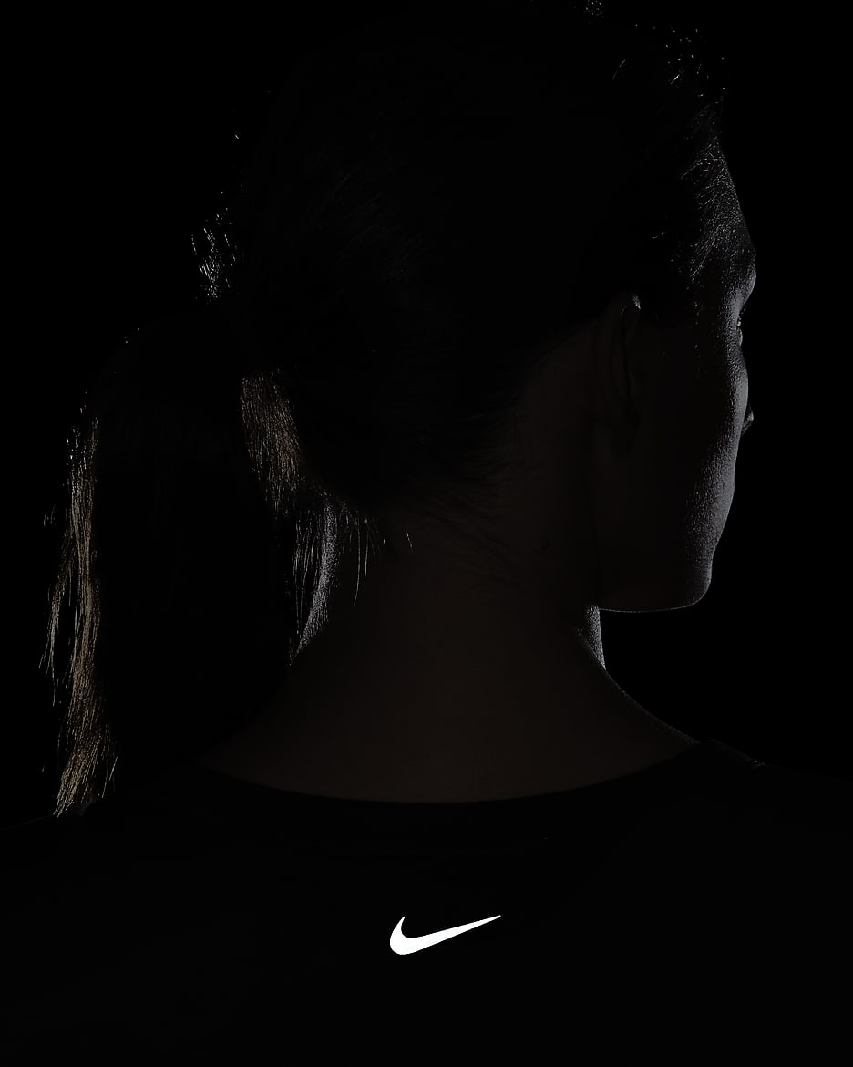 Nike One Fitted Dri-FIT avkortet kortermet overdel til dame - Svart/Svart