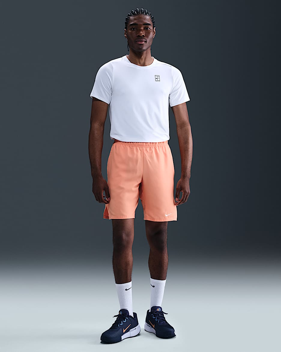 Shorts de tenis de 23 cm Dri-FIT para hombre NikeCourt Victory - Ágata melocotón/Blanco