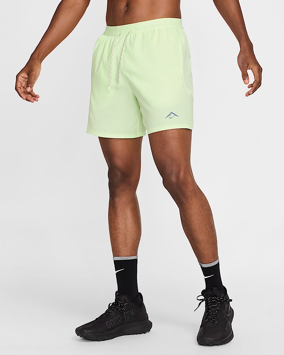 Shorts de correr Dri-FIT de 15 cm con forro de ropa interior para hombre Nike Trail - Voltio ligero/Voltio ligero/Gris universitario/Negro