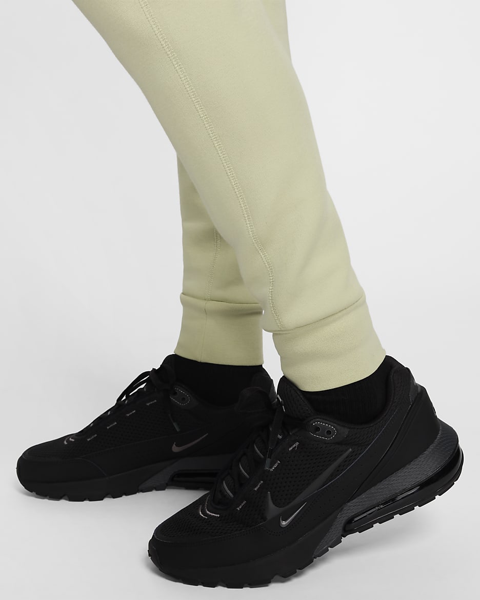 Joggers para hombre Nike Sportswear Tech Fleece - Aura oliva/Negro