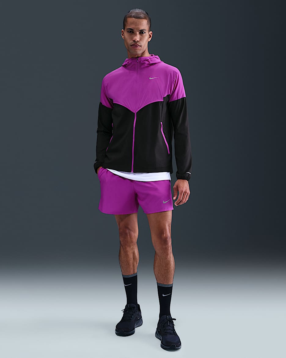 Nike Challenger multifunctionele 2-in-1 herenshorts met Dri-FIT (13 cm) - Vivid Purple/Vivid Purple/Zwart