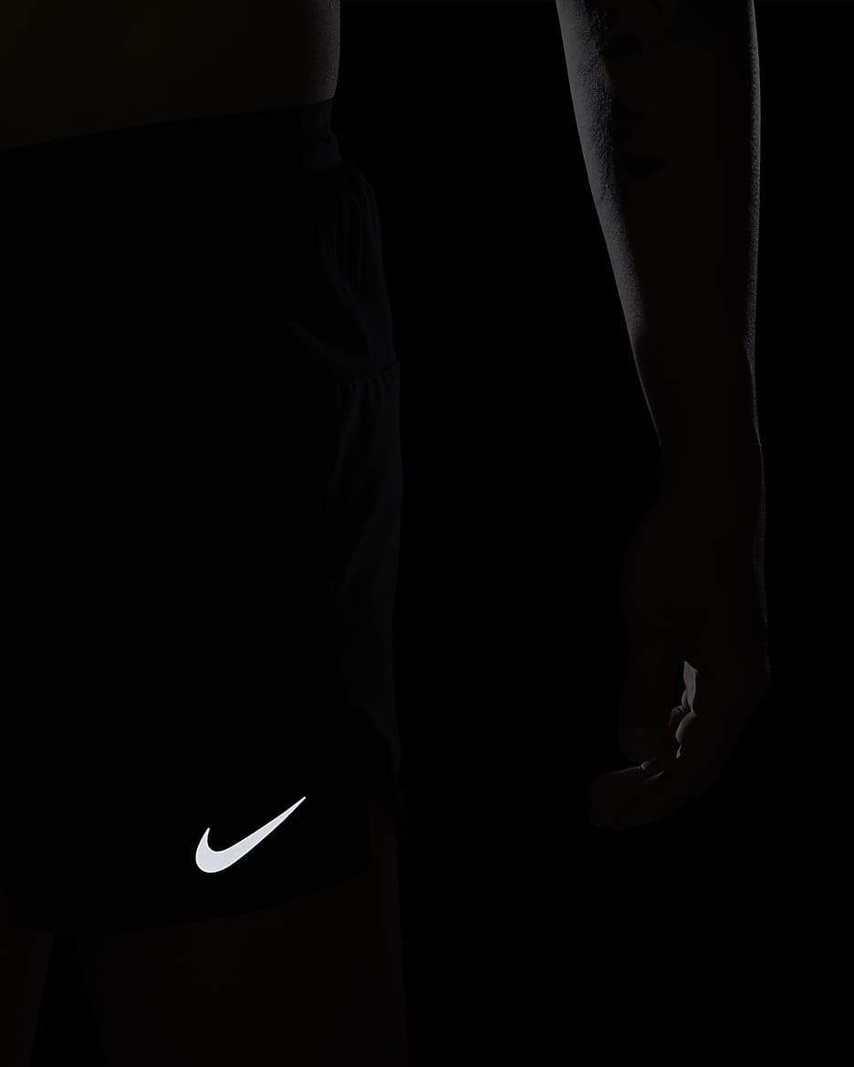 Nike Dri-FIT Stride 男款 5" 隱藏式內裡跑步短褲 - 黑色/黑色