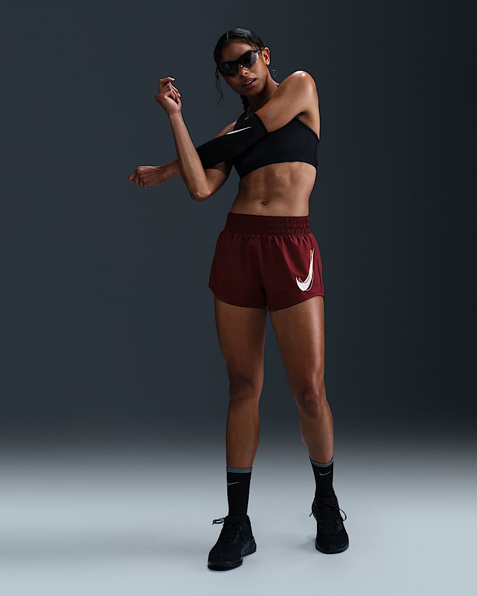 Nike One Laufshorts mit Innenslip, mittelhohem Bund und Dri-FIT-Technologie (Damen) - Dark Team Red