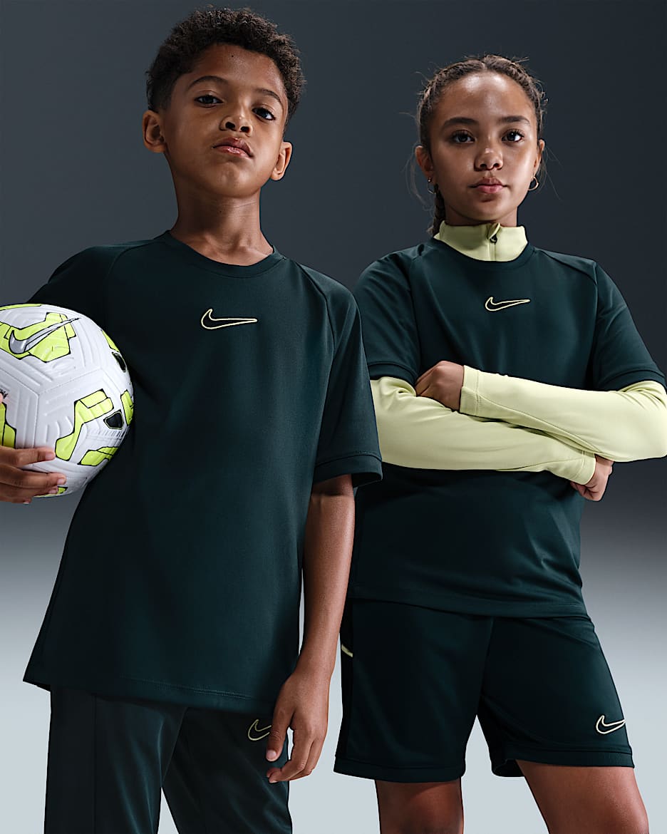 Fotbalové tričko s krátkým rukávem Nike Dri-FIT Academy pro větší děti - Seaweed/Seaweed/Černá/Černá