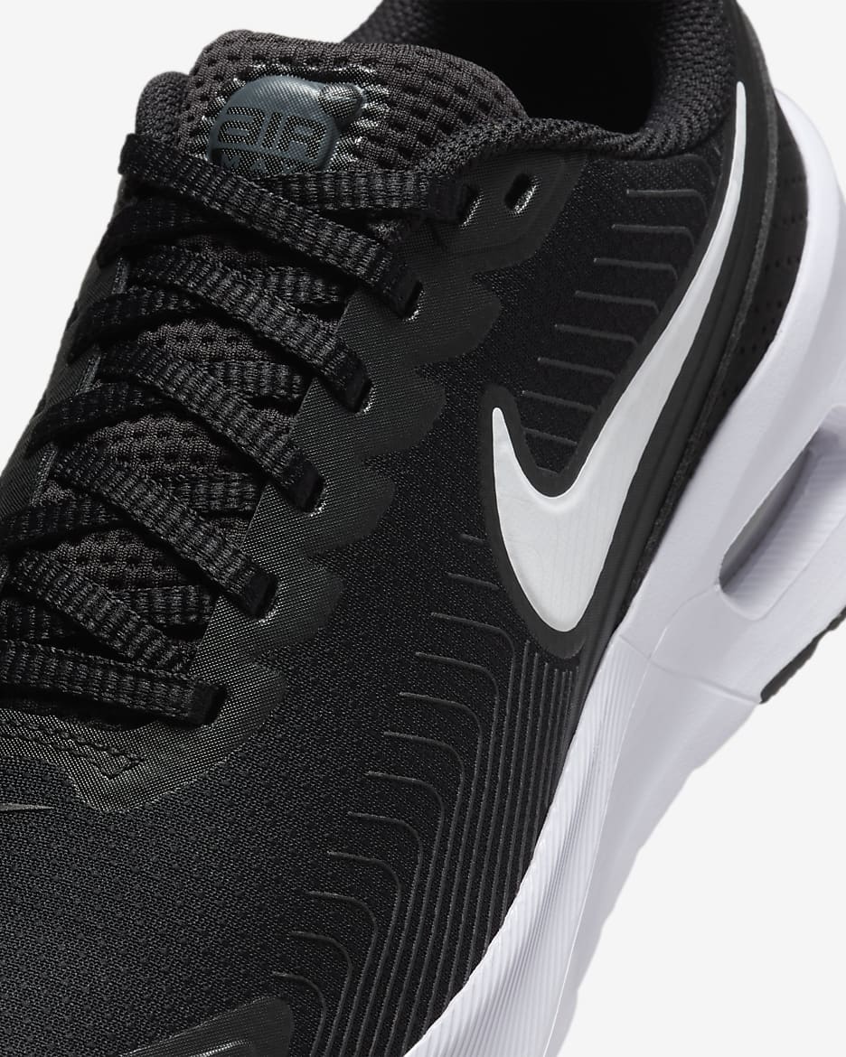 Tenis para mujer Nike Air Max Nuaxis - Negro/Gris oscuro/Rojo cometa/Blanco