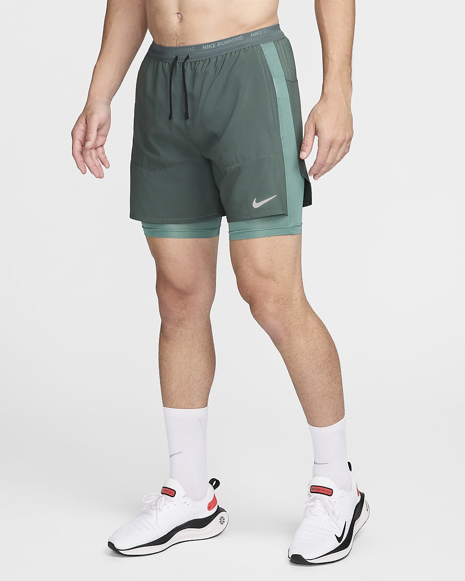 Short de running hybride Dri-FIT Nike Stride 13 cm pour homme - Vintage Green/Bicoastal/Noir