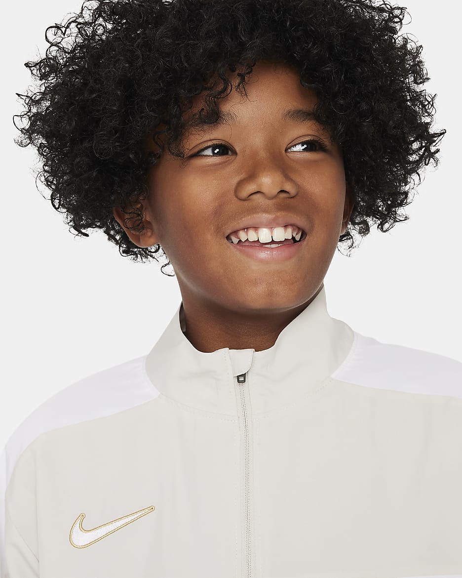 Souprava Nike Dri-FIT Academy pro větší děti - Light Orewood Brown/Bílá/Černá/Bílá