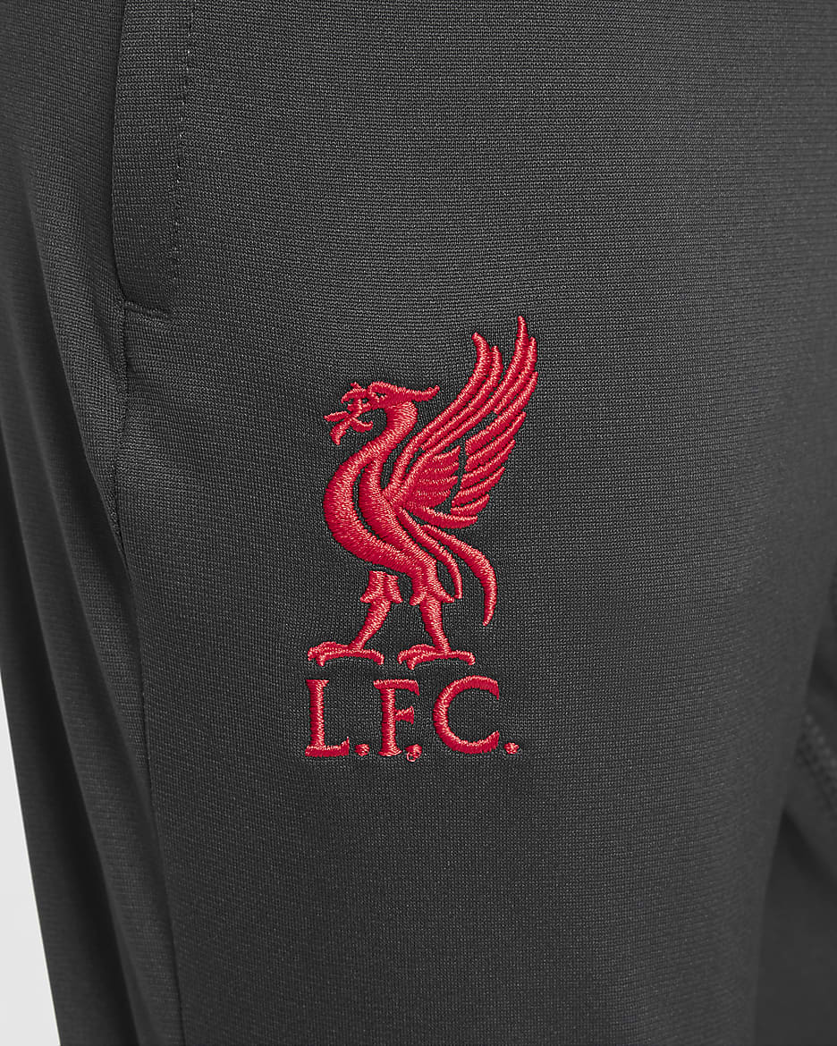 Dzianinowy dres piłkarski dla dużych dzieci Nike Dri-FIT Liverpool F.C. Strike (wersja trzecia) - Light Smoke Grey/Dark Smoke Grey/Chrome Yellow/Global Red