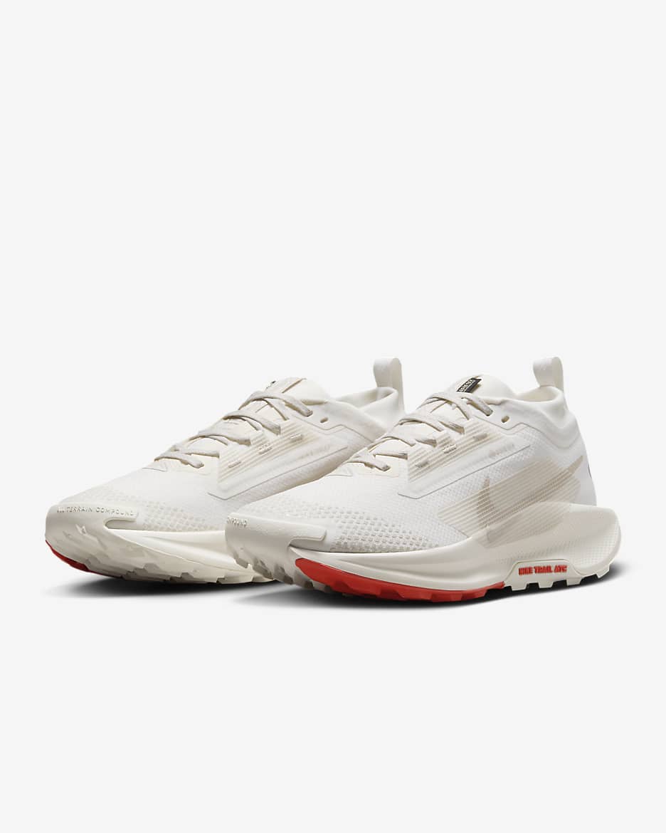 Dámské běžecké voděodolné trailové boty Nike Pegasus Trail 5 GORE-TEX - Sail/Picante Red/Light Orewood Brown