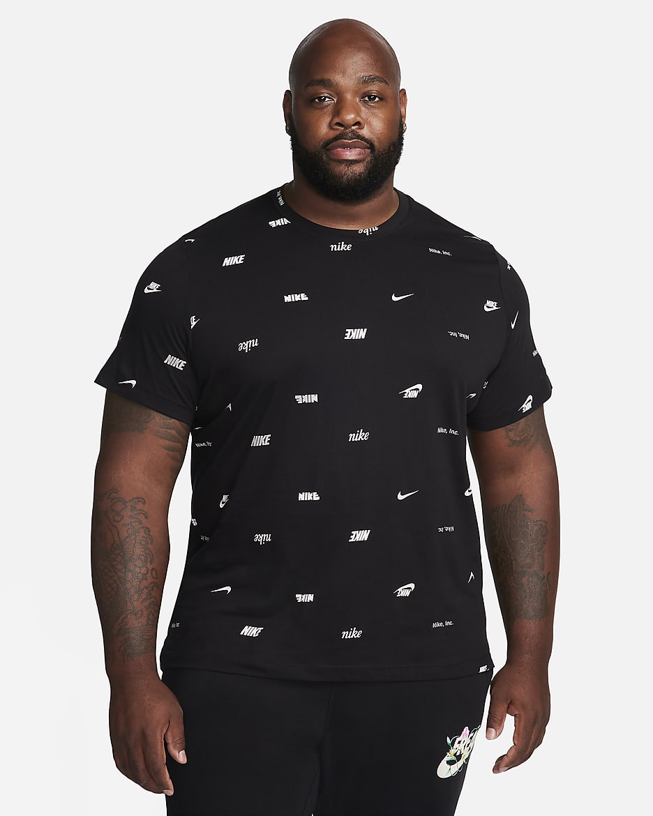 Playera con estampado en toda la prenda para hombre Nike Club - Negro