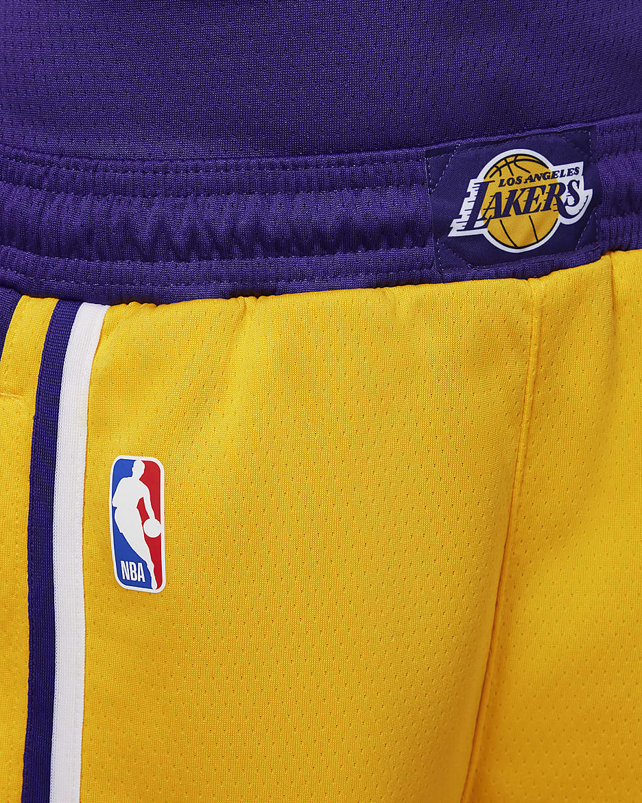 Los Angeles Lakers 2023/24 Icon Edition Nike NBA Swingman Shorts für ältere Kinder (Jungen) - Amarillo