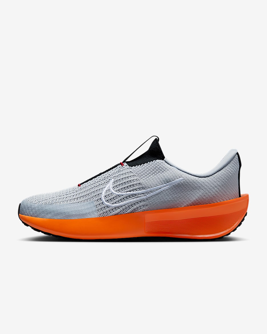 Nike Interact Run EasyOn Tenis de correr en pavimento para hombre - Gris lobo/Naranja seguridad/Rojo universitario/Blanco