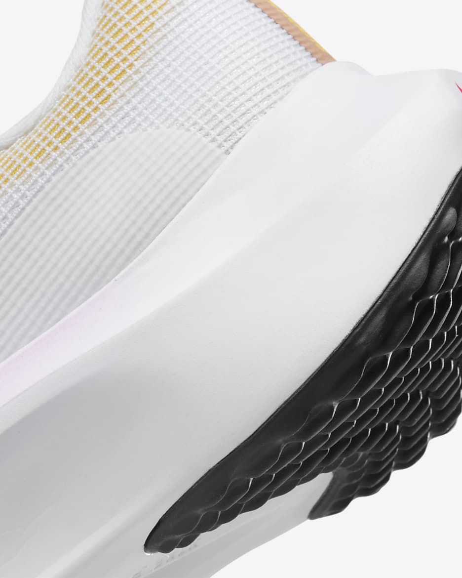 Tenis de correr en pavimento para mujer Nike Zoom Fly 5 - Blanco/Sulfuro vivo/Marrón ámbar/Fucsia enérgico