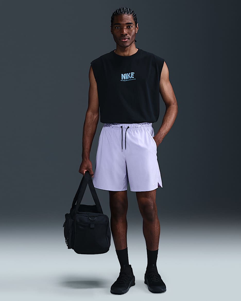 Shorts versátiles sin forro Dri-FIT de 18 cm para hombre Nike Unlimited - Hortensias/Negro/Hortensias