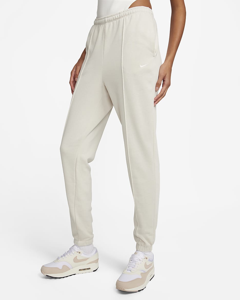 Nike Sportswear Chill Terry sweatpants i frotté med høyt liv og smal passform til dame - Light Orewood Brown/Sail