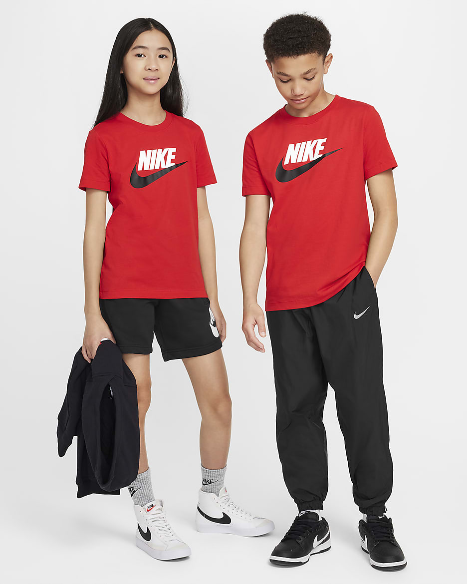 Nike Sportswear Older Kids' T-Shirt - University Red