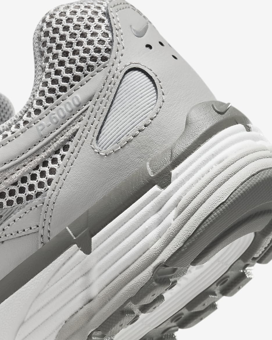 Chaussure Nike P-6000 Premium - Light Iron Ore/Photon Dust/Flat Pewter/Metallic Silver