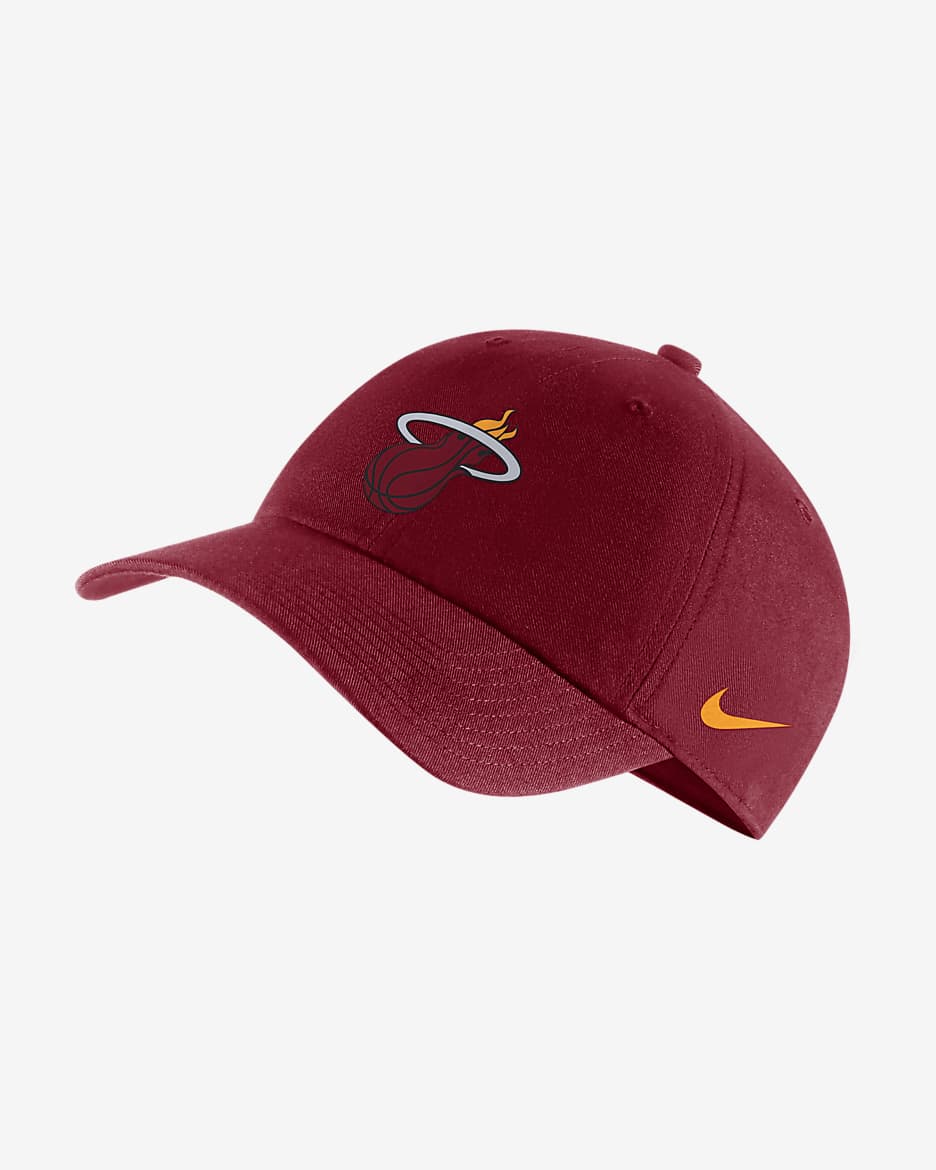 Gorra Heat Heritage86 Nike Dri-FIT de la NBA - Rojo duro/Reloj de sol