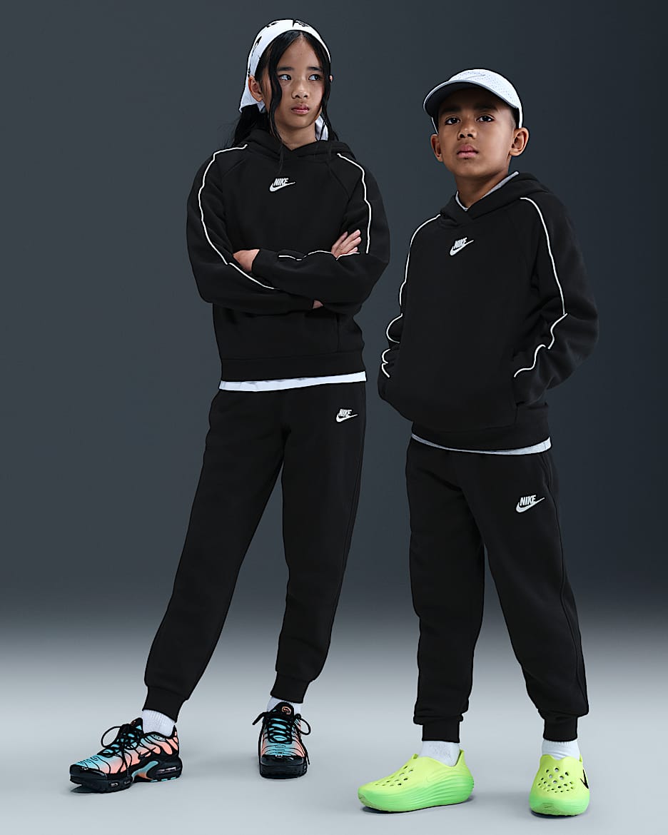 Dres z kapturem dla dużych dzieci Nike Sportswear Club Fleece - Czerń/Czerń/Biel/Biel