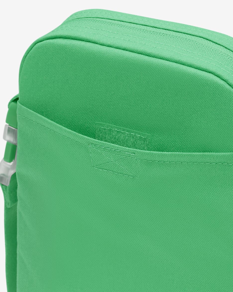 Nike Premium Cross-Body Bag (4L) - Stadium Green/Stadium Green/Vintage Green