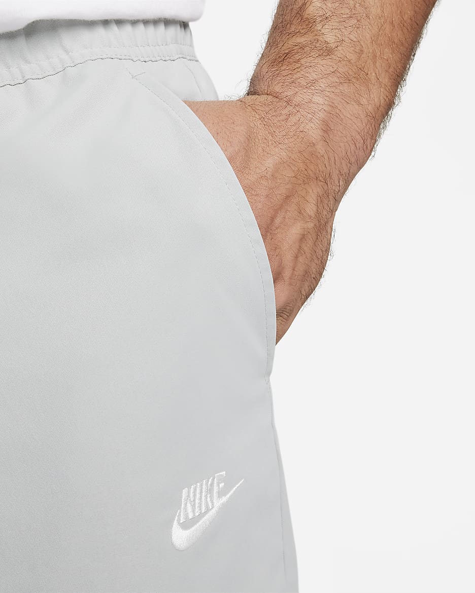 Nike Club Pantalón con pierna entallada de tejido Woven - Hombre - Light Smoke Grey/Blanco