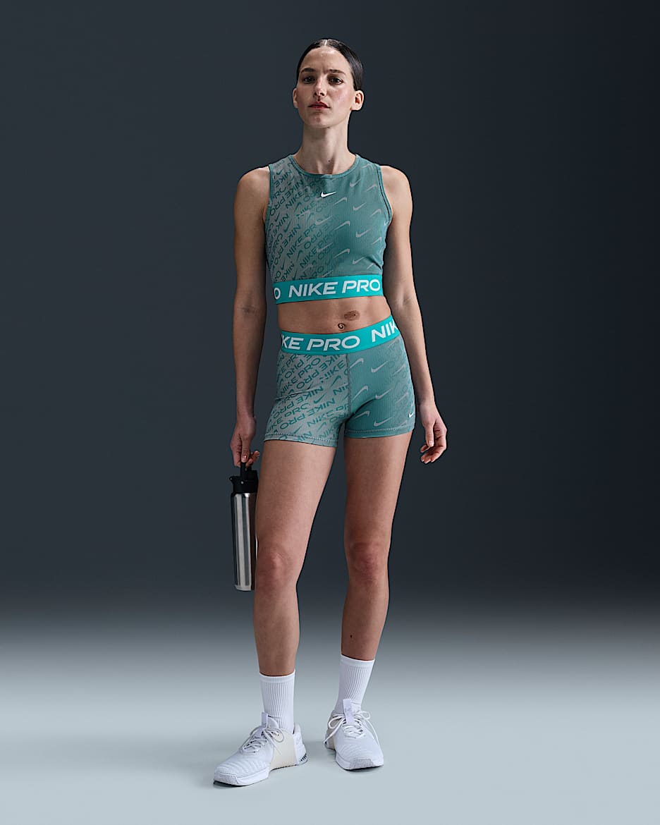 Shorts de ciclismo estampados de 8 cm de tiro medio para mujer Nike Pro - Cactus empolvado/Azul humeante/Blanco