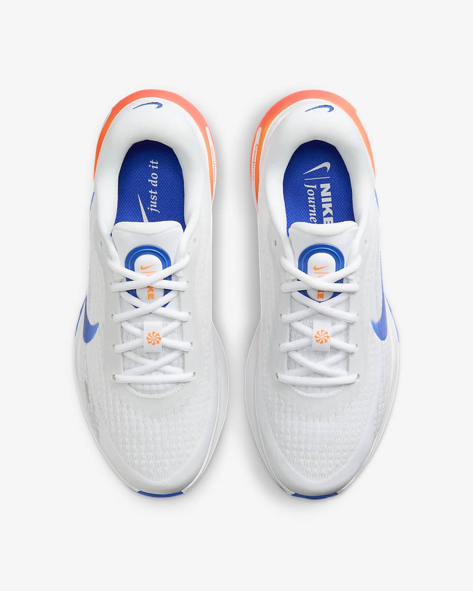 Tenis de correr en carretera para mujer Nike Journey Run - Blanco/Naranja total/Tinte platino/Azul carrera