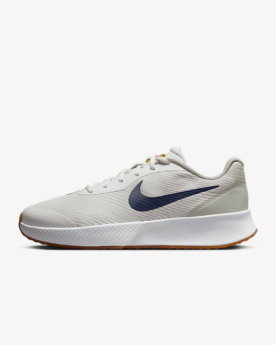 Tenis de tenis para cancha dura para mujer Nike Vapor Lite 3 - Blanco cumbre/Hueso claro/Marrón medio goma/Azul binario