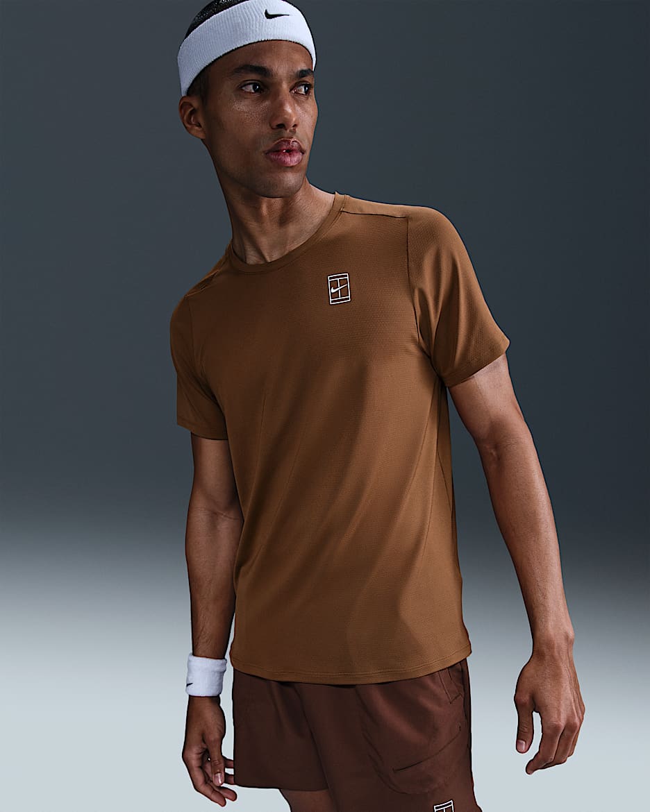 Playera de tenis Dri-FIT para hombre NikeCourt Advantage - Tostado británico claro/Azul psíquico/Blanco
