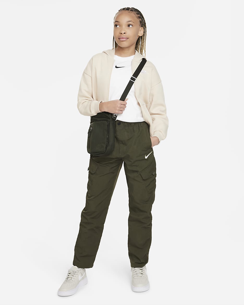 Nike Outdoor Play Older Kids' Woven Cargo Trousers - Cargo Khaki