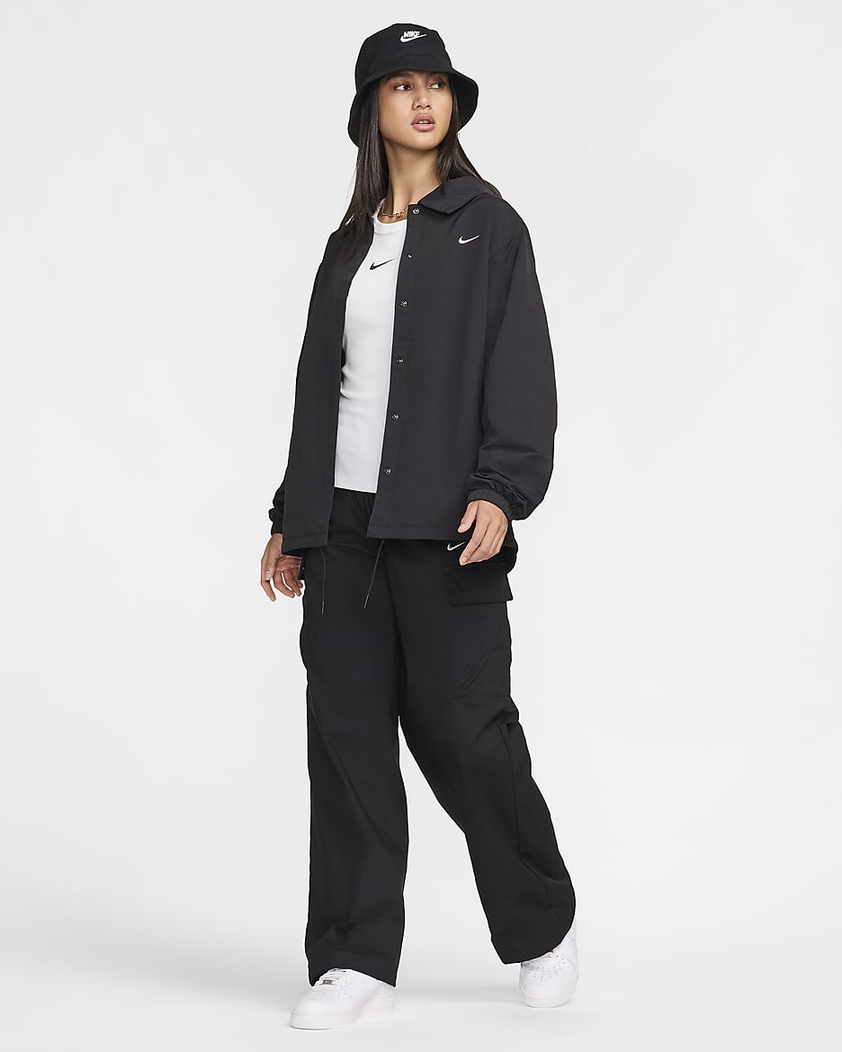 Nike Sportswear Essential ekstra stor, vevd trenerjakke med UV-beskyttelse til dame - Svart/Hvit